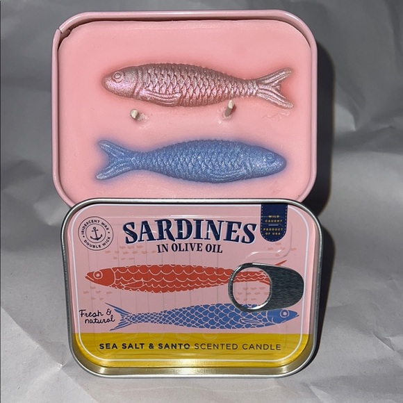 Sardines in Olive Oil Candle - Pink and Yellow 🐠💕 - Picture 6 of 6